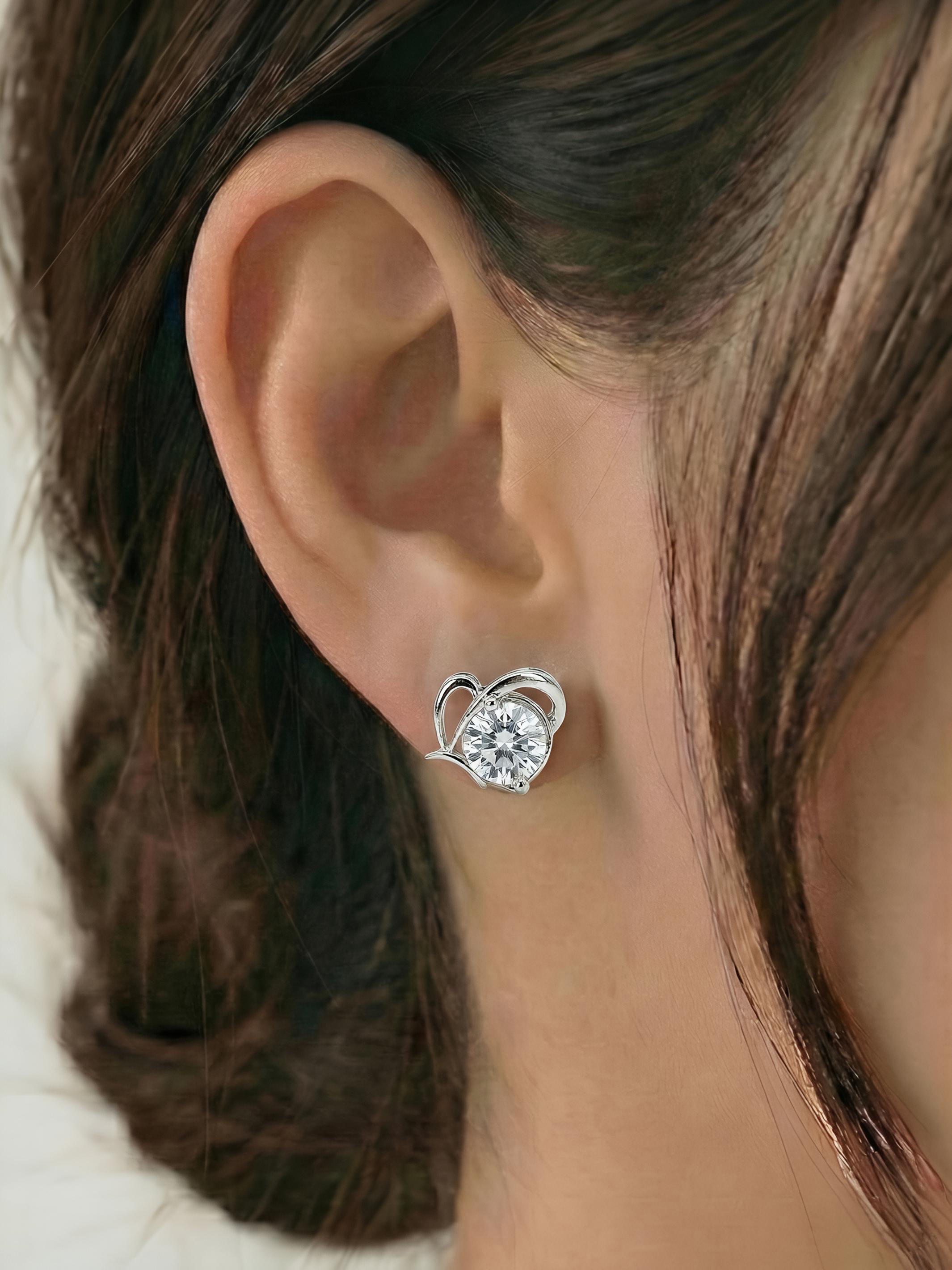 Oomph Stud Pure Silver Earring