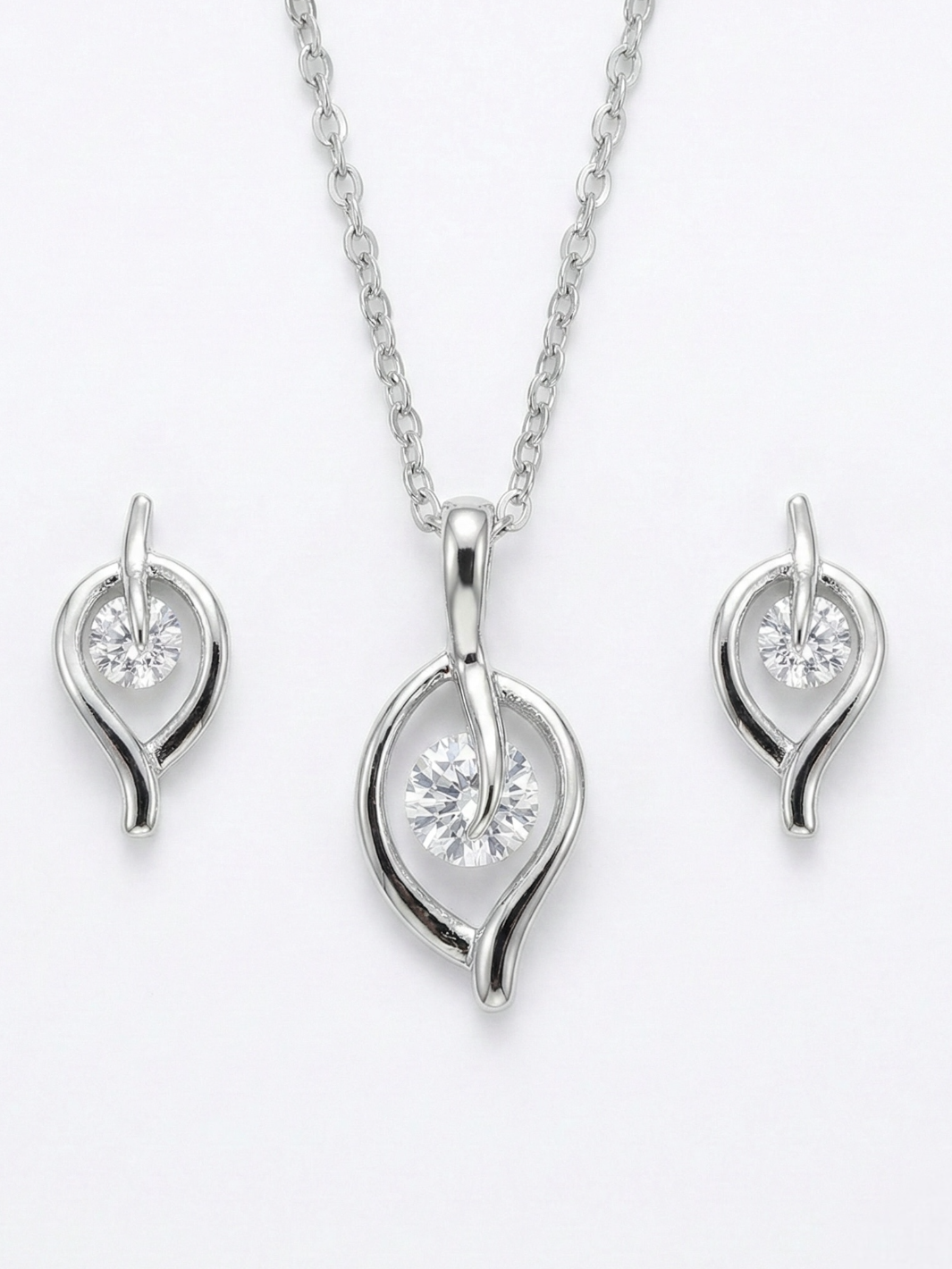 Sterling Silver Elegant Heart Design Pendant Set