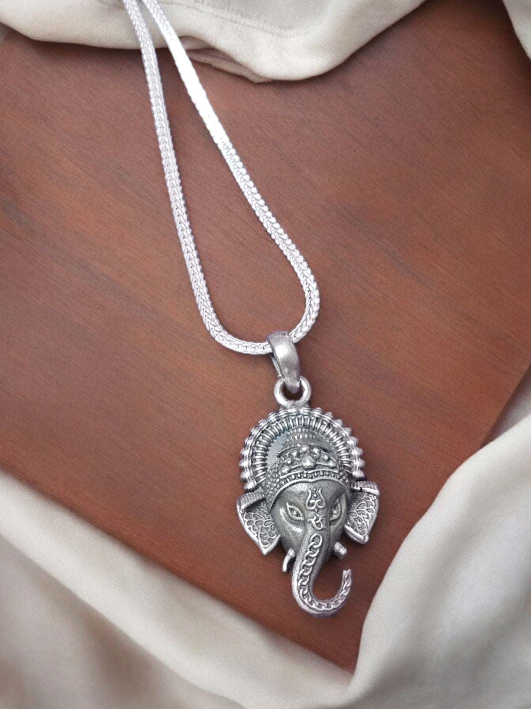 Auspicious Ganesha Pendant Lumba Rakhi - PSA Jewels