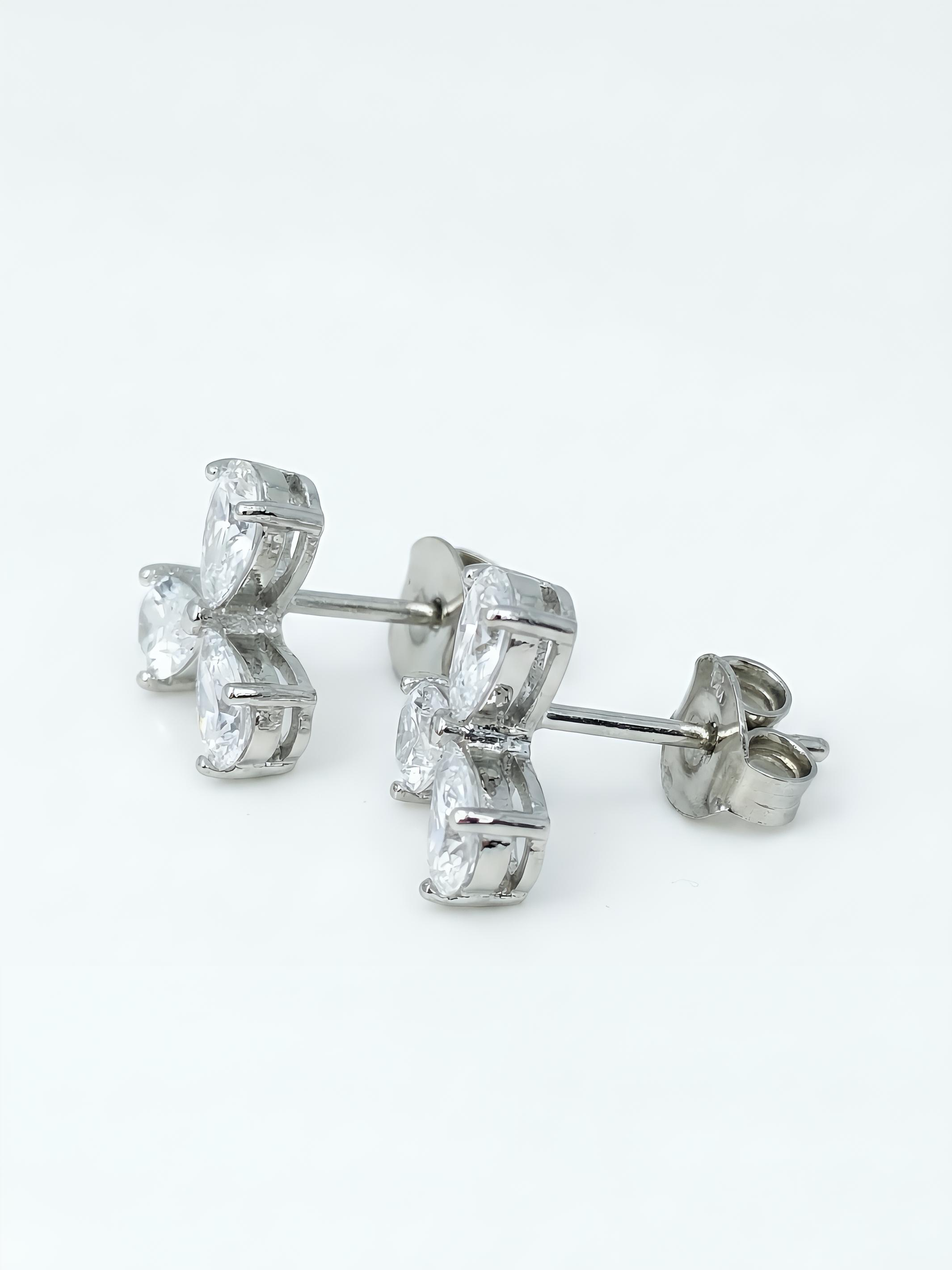 Leya stud Pure Silver Earring