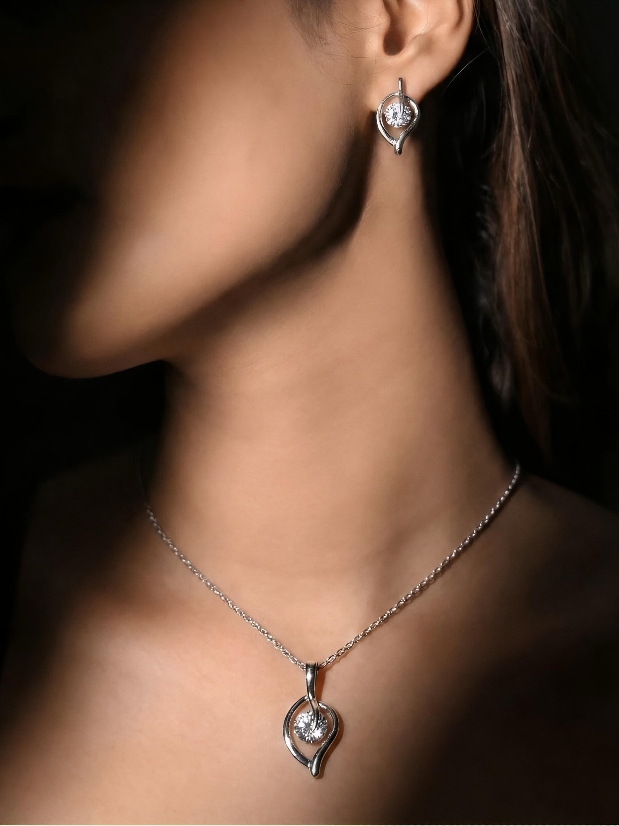 Sterling Silver Elegant Heart Design Pendant Set